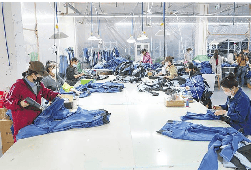 家门口的“卫星工厂” 牛仔老板织出全球订单，乡亲共圆就业梦